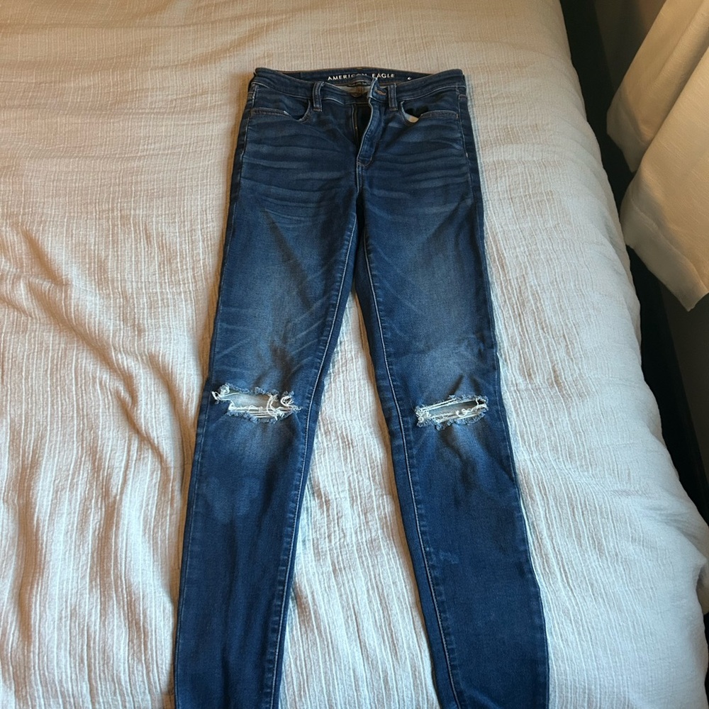 American Eagle Outfitters Women's Blue Distressed Jeans